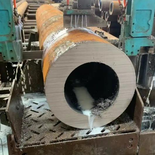 山東無(wú)縫鋼管廠(chǎng)定尺切割