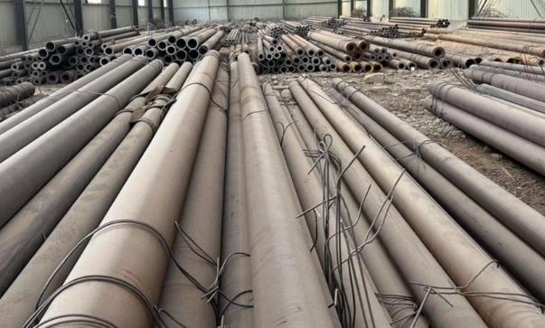 山東無(wú)縫鋼管廠(chǎng)分享無(wú)縫鋼管是由實(shí)心鋼坯加工成空心管